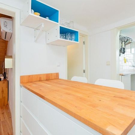 Attic Apartment With Balcony In Bairro Alto Lisbona Esterno foto