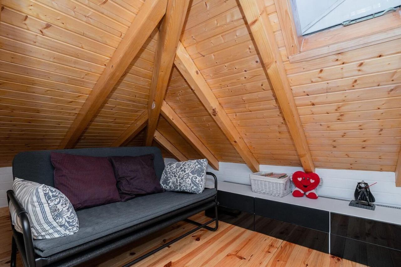 Attic Apartment With Balcony In Bairro Alto Lisbona Esterno foto